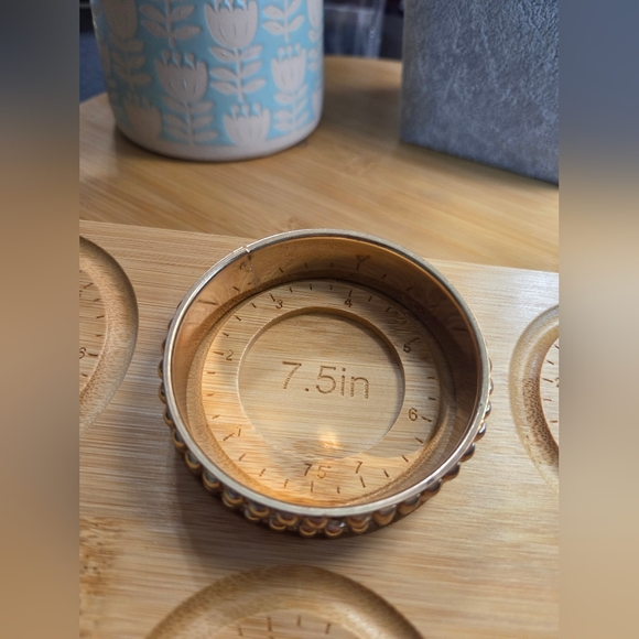 Gold Jewelry Set in V-Shape with Multiple Connected Layers - Picture 6 of 6